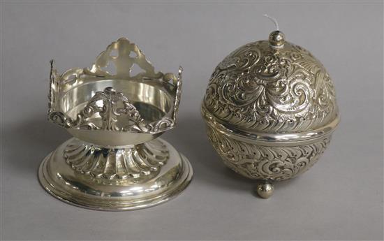 A late Victorian repousse silver string box, Henry Matthews, Chester, 1898 and a later silver stand.